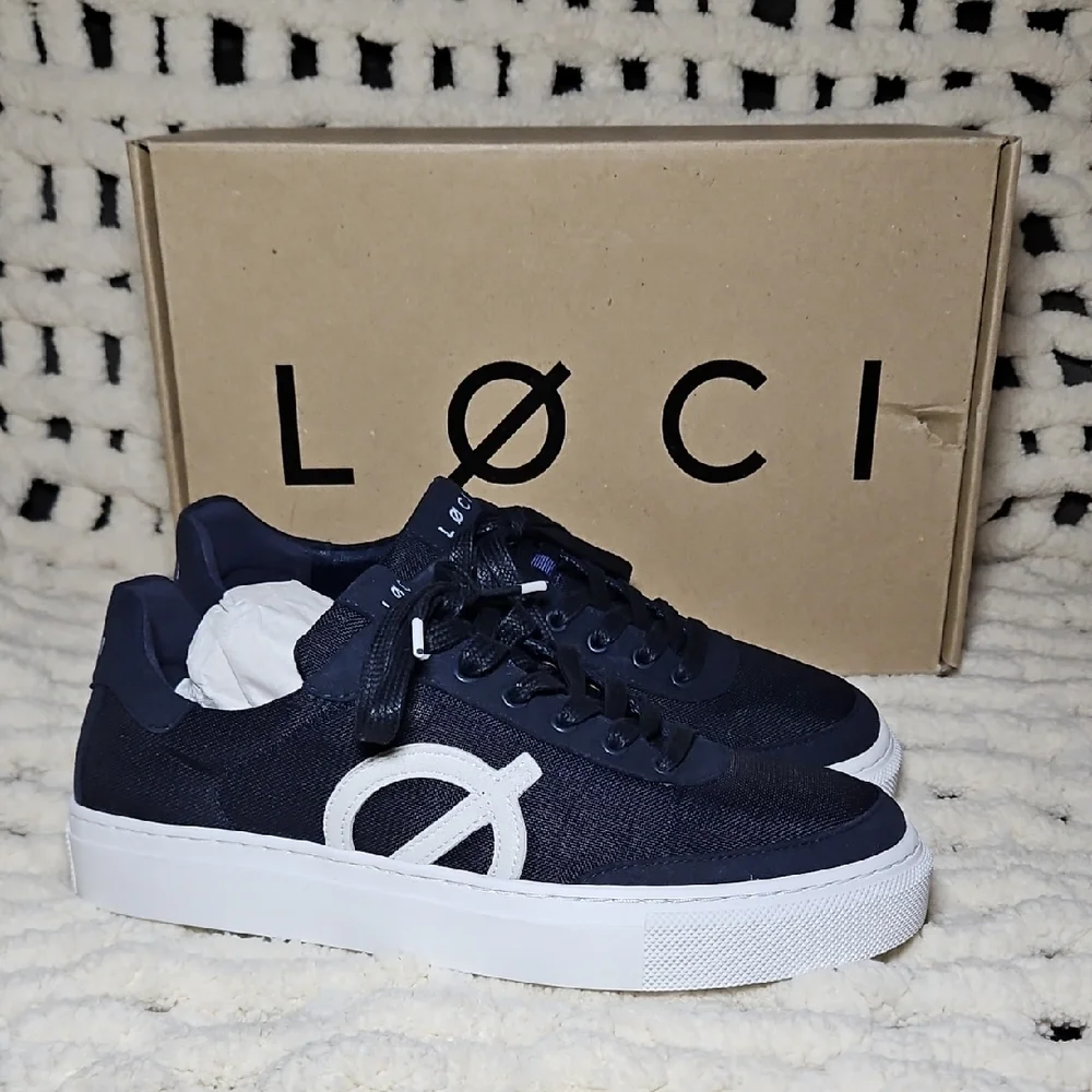 LØCI Fashion Navy Sneakers with Logo